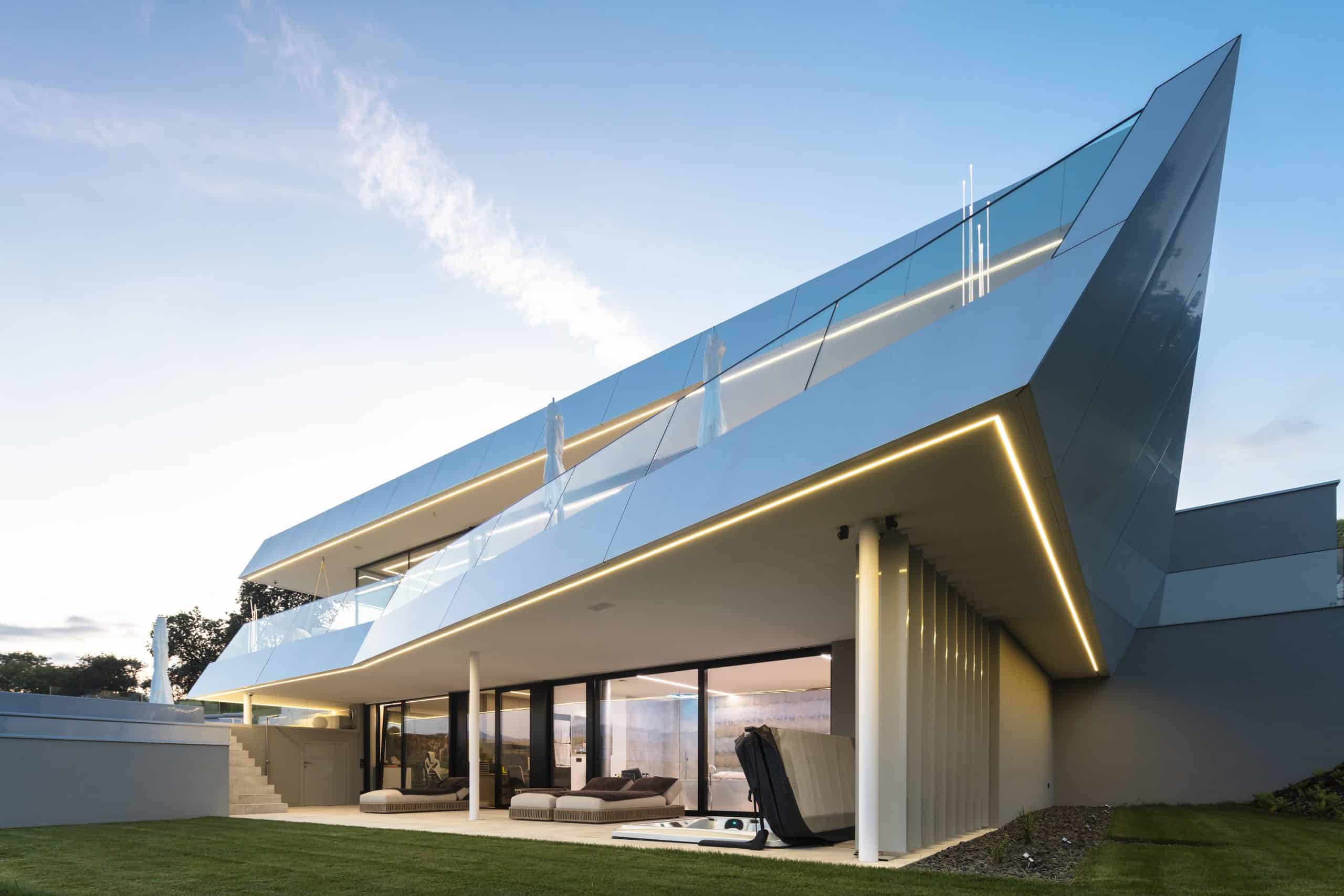 Leichtmetallkonstruktion mit Glasflächen in Wels