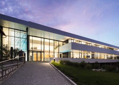 Betriebsgebäude mit Metallfassade von Pfeiffer Metallbau